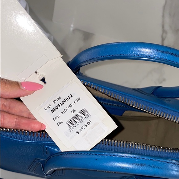 Givenchy Electric Blue Large Antigona Leather Handbag - Picture 10 of 13